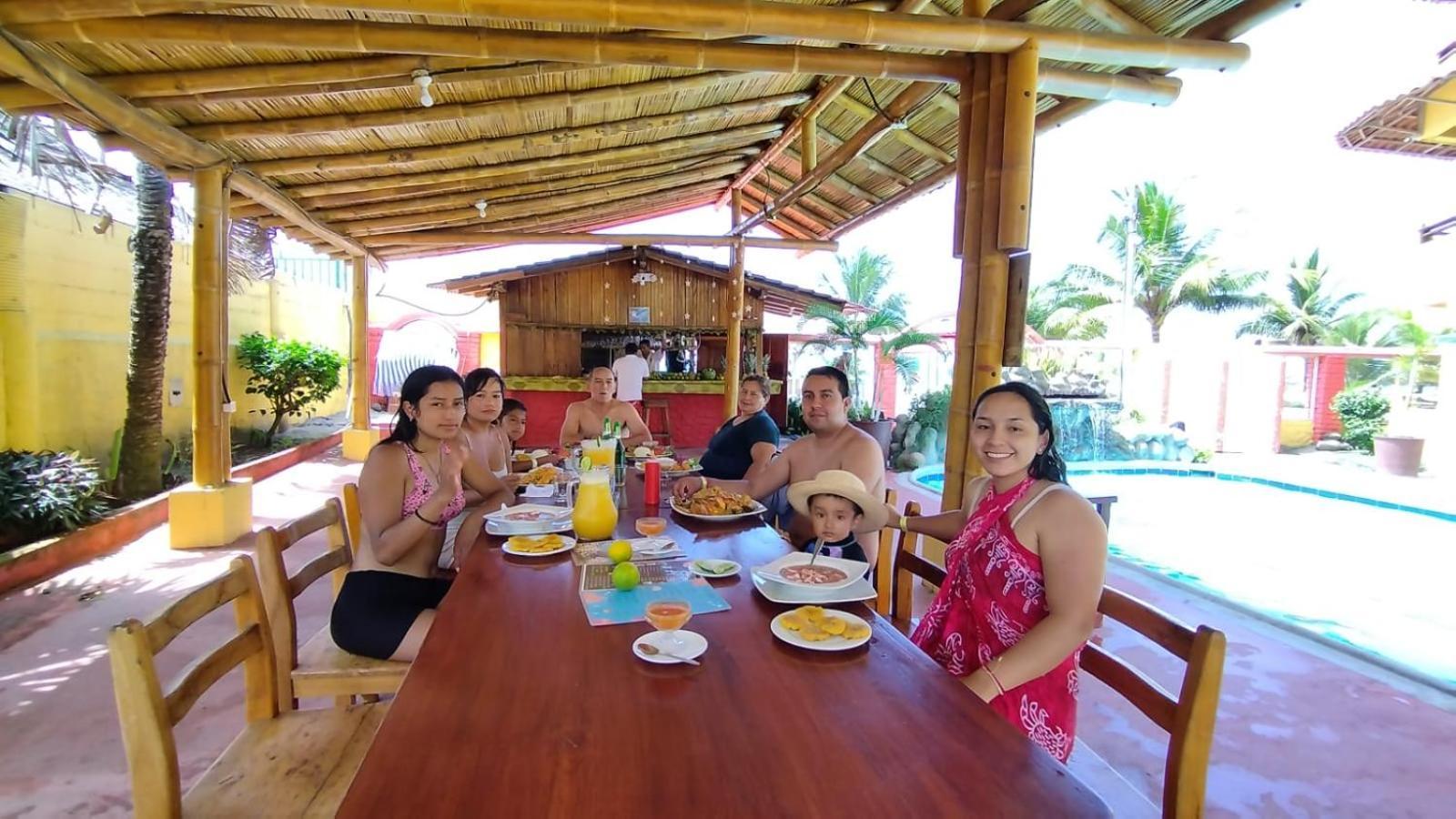 Hotel Cielo Azul Atacames Bagian luar foto